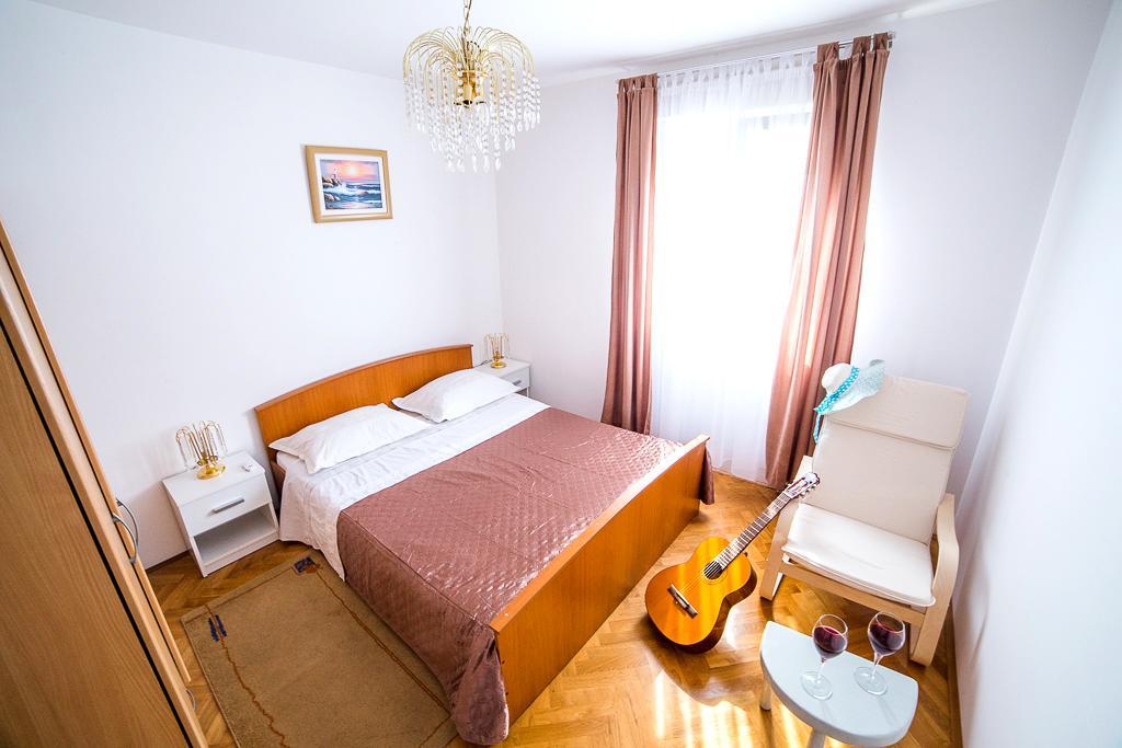 Split Apartments Shell Bagian luar foto