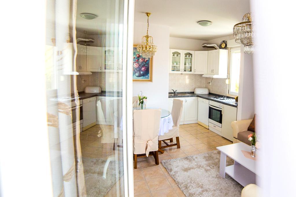 Split Apartments Shell Bagian luar foto