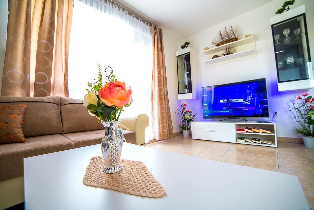 Split Apartments Shell Bagian luar foto